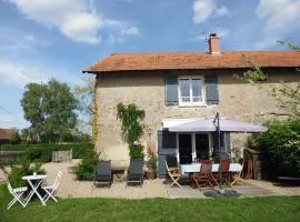 Maison champêtre rénovée avec cheminée, terrasse et jardin - Idéale pour familles et amis - FR-1-489-227