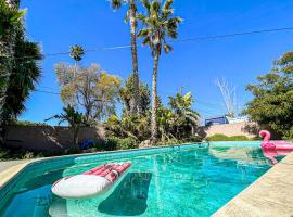 Gorgeous 4BR House with Swimming Pool, cottage in Topanga