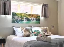 Central Villa Accessible Walk to Town Pet Friendly