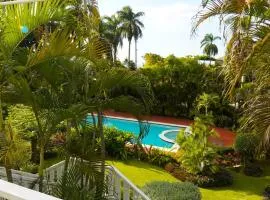 Lola's Tropical Oasis