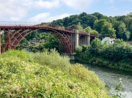 1 Severn Bank, Ferienhaus in Ironbridge