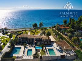 Palmrise Luxury Villas by Travel Pro Services - Nea Skioni Halkidiki, villa í Nea Skioni