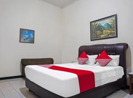 SUPER OYO 92134 Bogor Guest House Syariah, hótel með bílastæði í Bogor