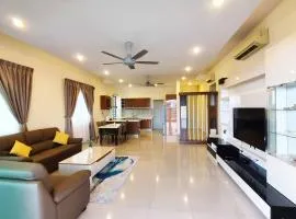 Deluxe Sunrise Suite 3 bedroom Loft B side seaview above Imago Shopping Mall