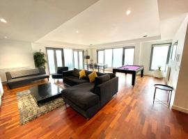 Newcastle Penthouse - Sleeps 8 - City Centre - Free Parking - City Views, three-star hotel in Newcastle upon Tyne