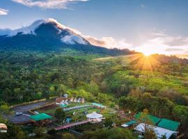 Strawberry Guyabano Farm, Hotel in Kabalen