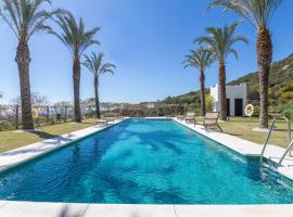 2156-Luxury apt in Cortesin golf with pool view, hotel em Casares