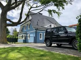 Exklusive DHH - HAUSTIERFREI - SAUNA - KAMIN - OstseeLagune Zingst, strandnah, 3 SZ, 2 Bäder, Glasfaser, Garten mit Südterrasse, E-Ladesäule, 2 Stellplätze, Strandkorb, Fahrradschuppen, Waschmaschine, Trockner, Nichtraucher, allergikerfreundlich