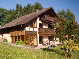 Ferienwohnungen Talblick 3, vacation rental in Fladungen