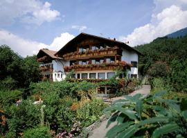 Hotel Garni Lichtenau, golf hotel in Schenna