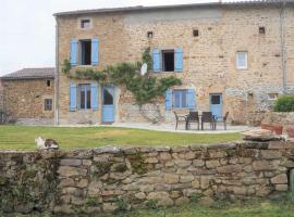 Two Hoots - farmhouse with summer pool., maison de vacances à Châteauponsac