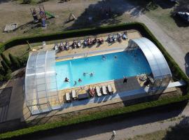 Kompleks wypoczynkowy, GLAMPING Róża Wiatrów, hotel v destinaci Darłówko