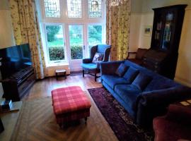 Tranquil getaway on edge of the Brecon Beacons, hotel with parking in Llandovery