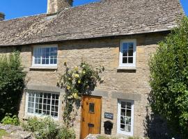 Charming Cottage, Great Rissington, Cotswolds, hotel with parking in Great Rissington