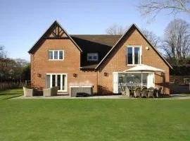 Hayward House, Hot Tub, Large Garden