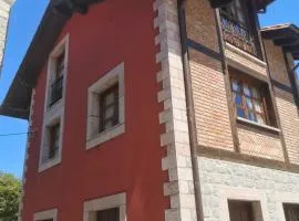 LA CASA ROJA