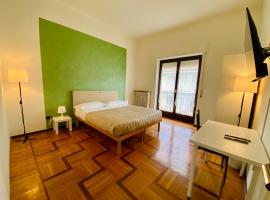 5th Apartment, hotel v destinaci Cuneo