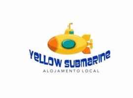 Yellow Submarine on the seafront, casa per le vacanze a Silveira