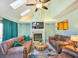 Near Ouachita River Home with Deck in Hot Springs, hotel in Hot Springs