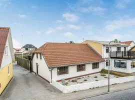 Cozy Home In Lkken With Kitchen