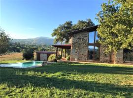 Quinta Lourena - Casa do Desassossego, holiday home in Covilhã