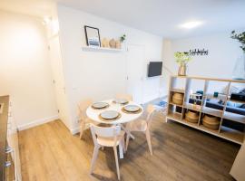 Delightful 2 Bedroom Apartment, hotelli kohteessa Eindhoven