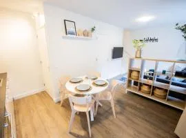 Delightful 2 Bedroom Apartment - SD23L