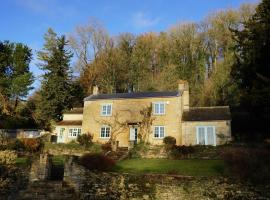 The Snicket - Traditional Cotswold Home, hotel with parking in Cheltenham