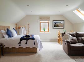 The Cosy Inn - Luxury Private Hot-Tub, מלון בDungiven