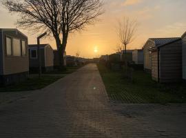 Oostkapelle Chalet JD 56 In de Bongerd, hotelli kohteessa Oostkapelle