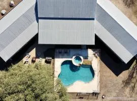 Mountain Views I Pool&Hot Tub I Home for 20 Guests