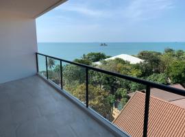 Beachfront Escape Seaview Suites 5th & Top Floor- Mae Phim, hotel em Mae Pim