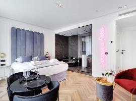 Couples Getaway Unit with Jacuzzi - City Center