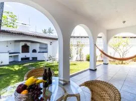 Linda Casa a 50m da Praia com Churrasqueira e Jardim