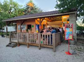 CAMPING LE BEL AIR mobil home LE CORNOUILLER 4 personnes, hotel v destinaci Limogne-en-Quercy