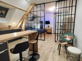 Hypercentre : vue cath&eacute;drale - verri&egrave;re - cosy