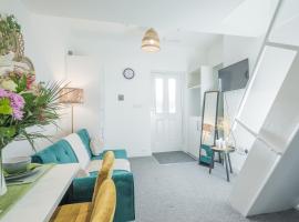 Cosy Two bed Apartment for family and contractors Milton Keynes by O&J Real Estate, hotel malapit sa Wolverton, Milton Keynes
