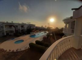 Квартира с видом на море с бассейном, hotel in Milas