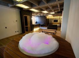 Deluxe Man cave with jacuzzy, hotel in Envigado