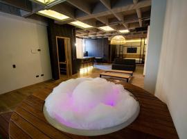 Deluxe Man cave with jacuzzy, hotel with jacuzzis in Envigado