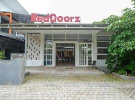 Reddoorz near Stadion Kridosono Blora, hotel v destinaci Blora
