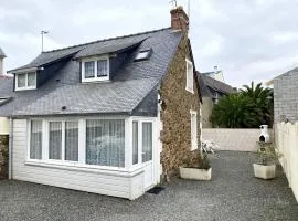 Maison à Perros-Guirec avec WIFI, proche centre-ville et plage, cour fermée, parking privé - FR-1-368-324