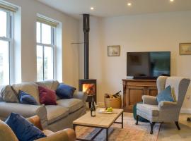 Tweedford Cottage-uk41063, hotel with parking in Drummelzier