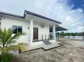 D’Surati River View Homestay