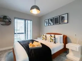 Elliot Oliver - Chic 2 Bedroom Town Centre Apartment