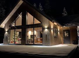 Nybyggd 8-b&auml;ddars skidstuga i Lofsdalen, vie&scaron;butis su sūkurinėmis voniomis mieste Lofsdalenas