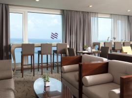 Crowne Plaza Tel Aviv Beach by IHG, hotel with hot tubs in Tel Aviv