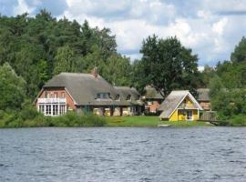 Ferien direkt am Wasser mit Hund, παραλιακή κατοικία σε Krakow am See