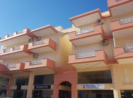 Relaxing city center west luxury studio, hotel u gradu Karistos