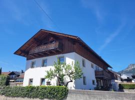 Ferienwohnung Schatz, family hotel in Breitenwang